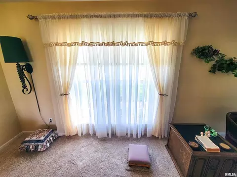 918 W 5th St, Flora, IL 62839 photo 7