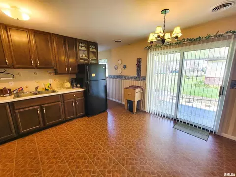 918 W 5th St, Flora, IL 62839 photo 21