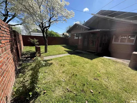 104 N Mill St, Flora, IL 62839 photo 46