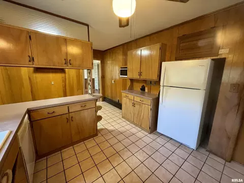 104 N Mill St, Flora, IL 62839 photo 17