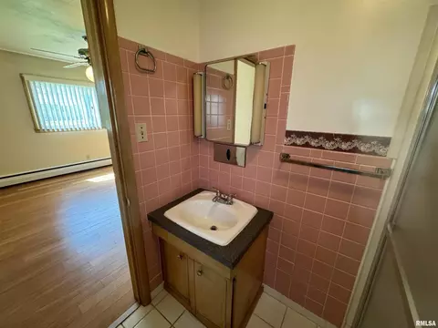 104 N Mill St, Flora, IL 62839 photo 30