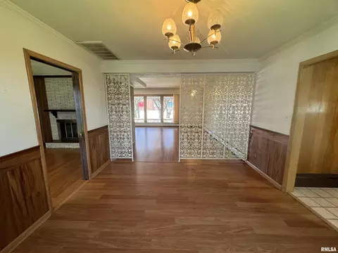 104 N Mill St, Flora, IL 62839 photo 13