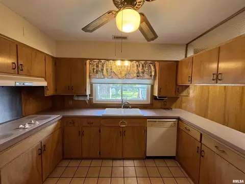 104 N Mill St, Flora, IL 62839 photo 19