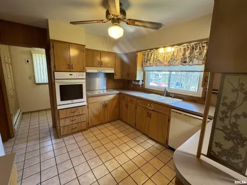 104 N Mill St, Flora, IL 62839 photo 16