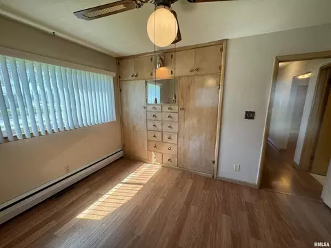 104 N Mill St, Flora, IL 62839 photo 27