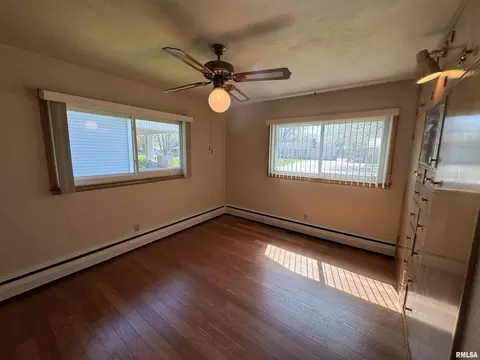 104 N Mill St, Flora, IL 62839 photo 25
