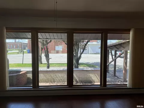 104 N Mill St, Flora, IL 62839 photo 7