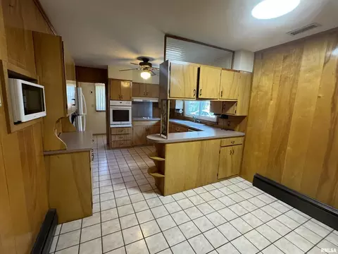 104 N Mill St, Flora, IL 62839 photo 15