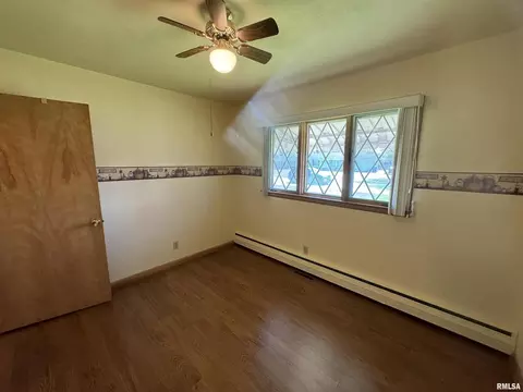 104 N Mill St, Flora, IL 62839 photo 33