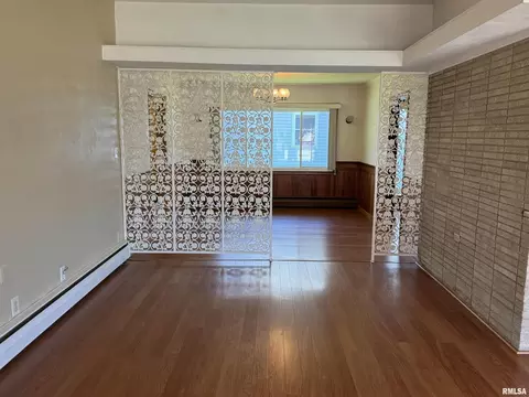 104 N Mill St, Flora, IL 62839 photo 12