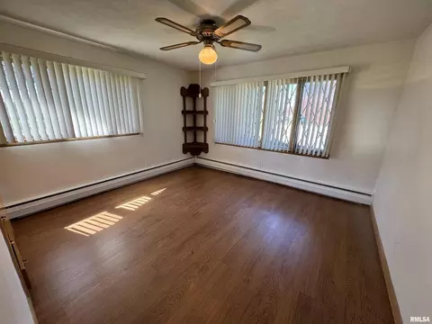 104 N Mill St, Flora, IL 62839 photo 34