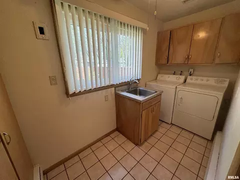 104 N Mill St, Flora, IL 62839 photo 40