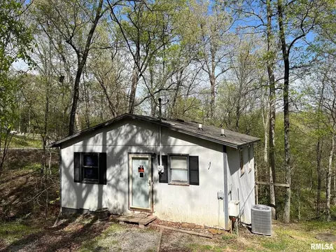 115 N Lakeshore Drive Dr, Goreville, IL 62939