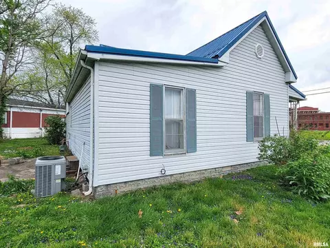 219 W South Ave, Flora, IL 62839 photo 3