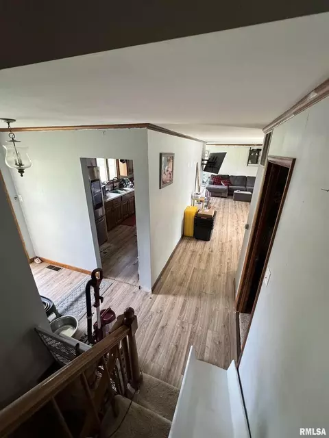 209 E Boling St, Benton, IL 62812 photo 23