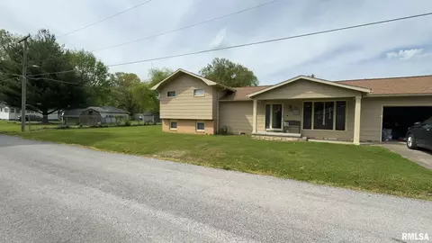 209 E Boling St, Benton, IL 62812 photo 7