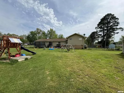 209 E Boling St, Benton, IL 62812 photo 15