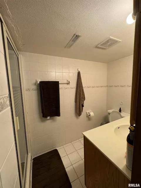 209 E Boling St, Benton, IL 62812 photo 12