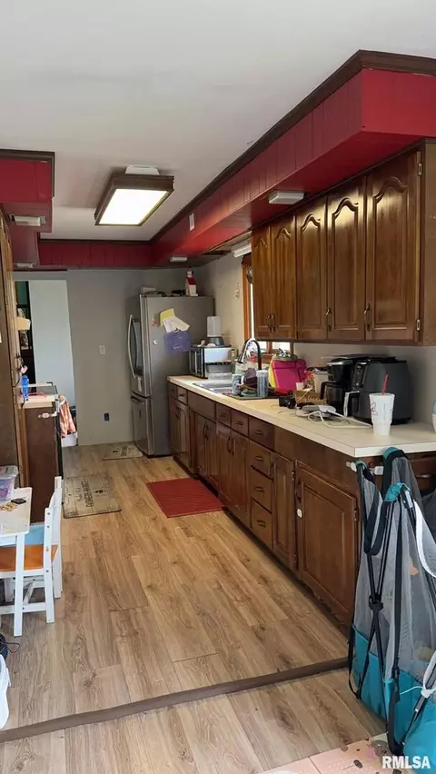 209 E Boling St, Benton, IL 62812 photo 28