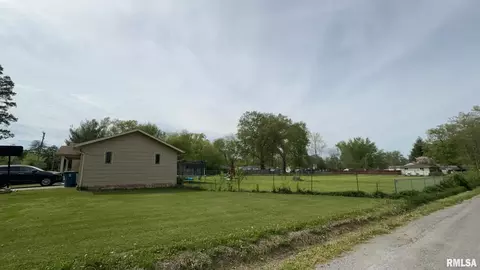 209 E Boling St, Benton, IL 62812 photo 5