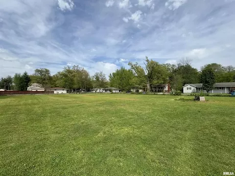 209 E Boling St, Benton, IL 62812 photo 14