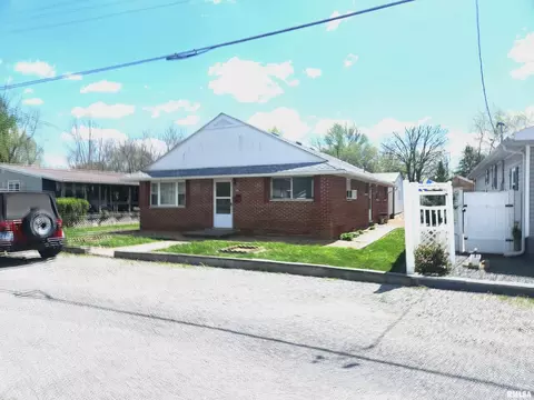 104 E Hawkins, Pinckneyville, IL 62274