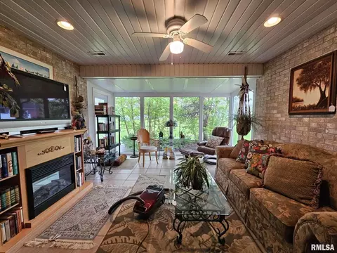 623 Lake Harbor Dr, Marion, IL 62959 photo 17