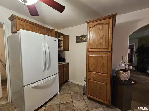 623 Lake Harbor Dr, Marion, IL 62959 photo 7