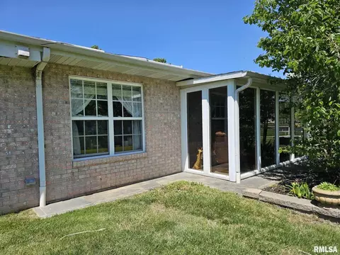 623 Lake Harbor Dr, Marion, IL 62959 photo 4