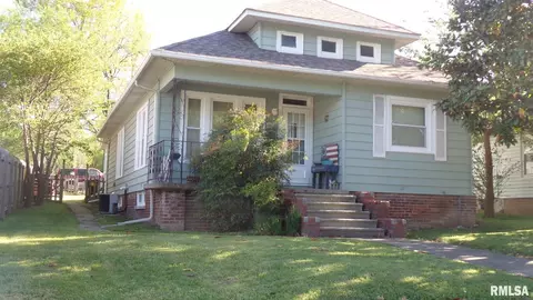 119 W College St, Harrisburg, IL 62946