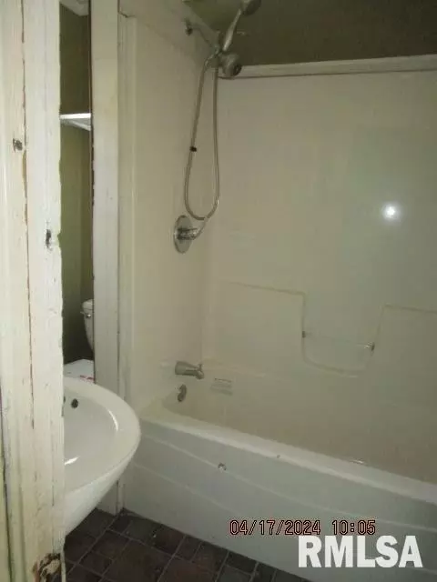 210 W Ray St, Christopher, IL 62822 photo 7