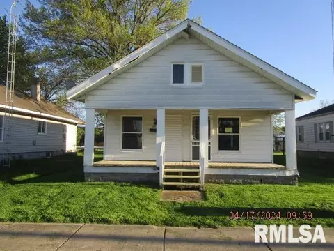 210 W Ray St, Christopher, IL 62822