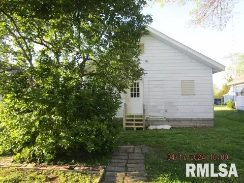 210 W Ray St, Christopher, IL 62822 photo 2