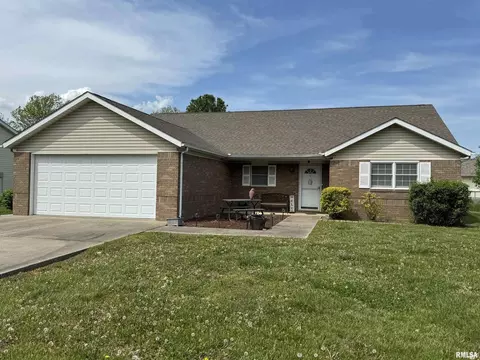 2216 Jennifer Ln, Marion, IL 62959