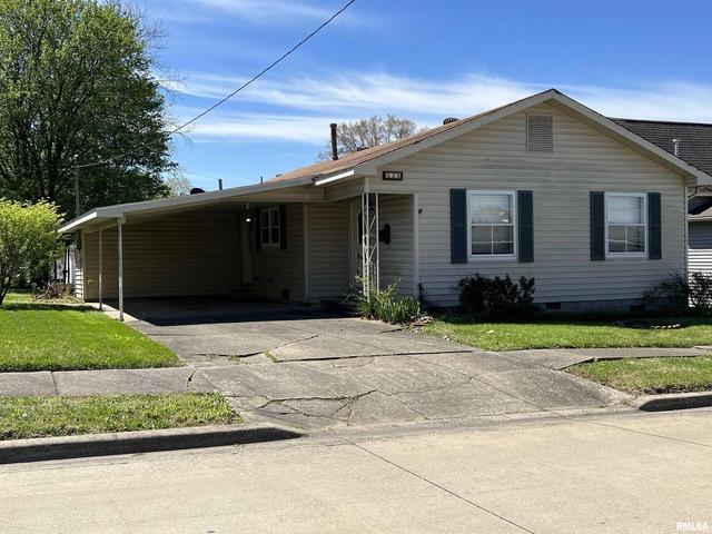 525 W College St, Harrisburg, IL 62946
