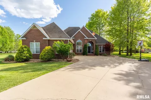 205 Cora Mae Ct, Carterville, IL 62918