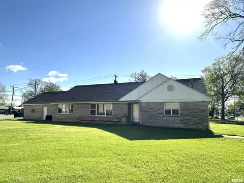 316 W 3rd St, Centralia, IL 62801