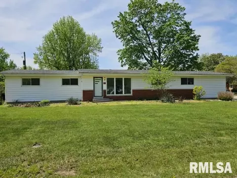 13 Cherry Dr, Mount Vernon, IL 62864