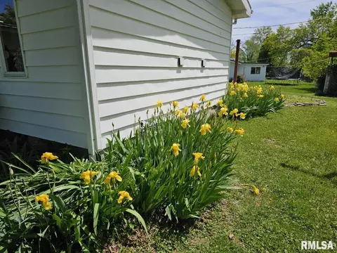 13 Cherry Dr, Mount Vernon, IL 62864 photo 3