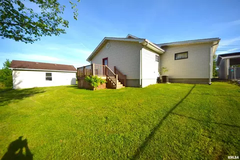 107 Walnut St, Energy, IL 62933 photo 2