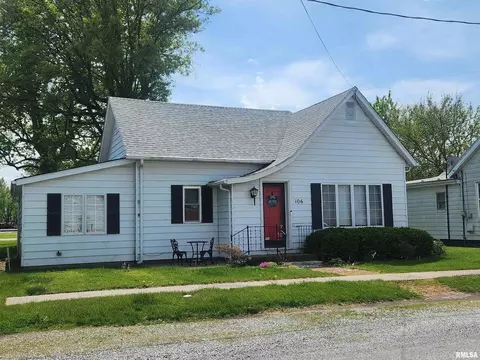 106 W Grand St, Pinckneyville, IL 62274