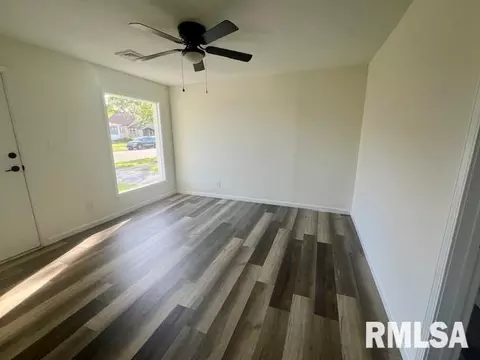 726 E Broadway, Centralia, IL 62801 photo 2