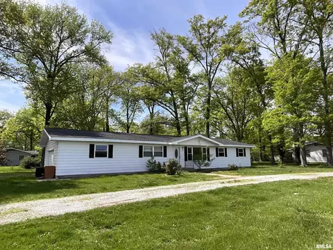 265 Edgewood Rd, Salem, IL 62881