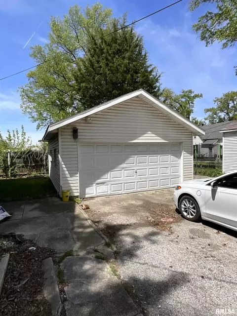 412 E Kerr St, Centralia, IL 62801 photo 3