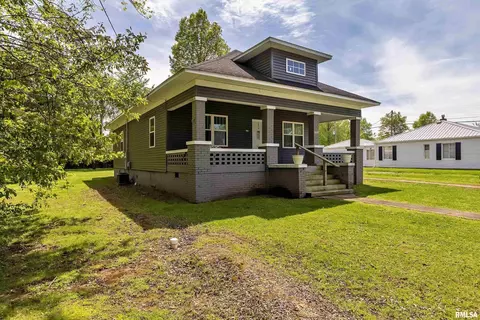 1711 W Chestnut St, Marion, IL 62959