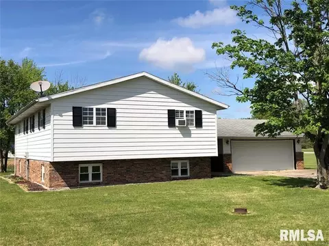 707 Boyd Ave, Iuka, IL 62849