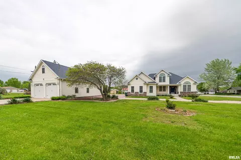 203 E Flora, Valier, IL 62891 photo 3