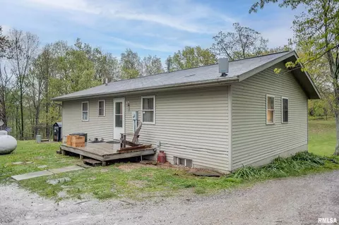 1401 Buchanan Rd, Iuka, IL 62849