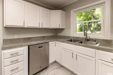 301 E Ford St, Energy, IL 62933 photo 11