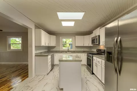 301 E Ford St, Energy, IL 62933 photo 9